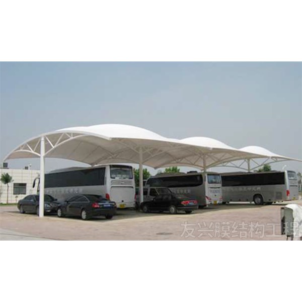 昆明車棚膜結(jié)構(gòu)工程與傳統(tǒng)建筑有何不同？